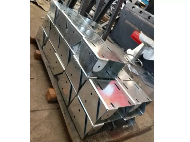 Bøjning af laserskåret dele Fremstilling af metalbeslag